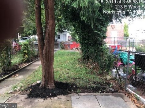 215 Wood St, Norristown, PA 19401-3419