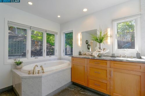 4 Loma Vista Dr, Orinda CA  94563-2213 exterior