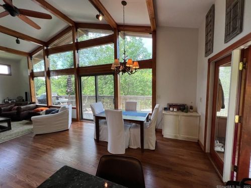 6 Buttonball Trl, Norwalk CT  06851-2812 exterior