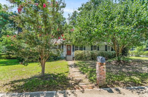 2408 Mossy Oaks Rd, Beaufort, SC 29902-6527