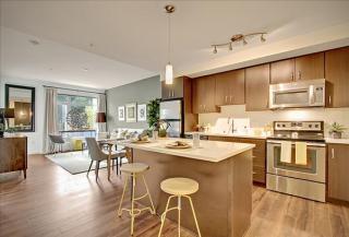 16175 Cleveland St, Redmond WA  98052-4319 exterior