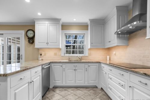 36 Chatham Rd, Stamford, CT 06903-2326
