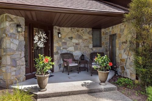 500 Shadow Oaks Dr, Meadville, PA 16335-1162