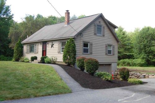 310 Stark Hwy, Goffstown NH  03046-4413 exterior