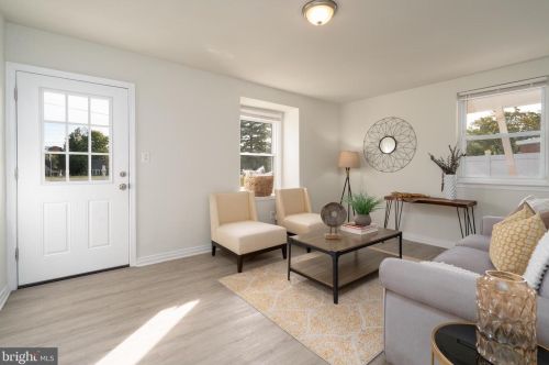 6916 Arlington Blvd, Falls Church VA  22042-1937 exterior