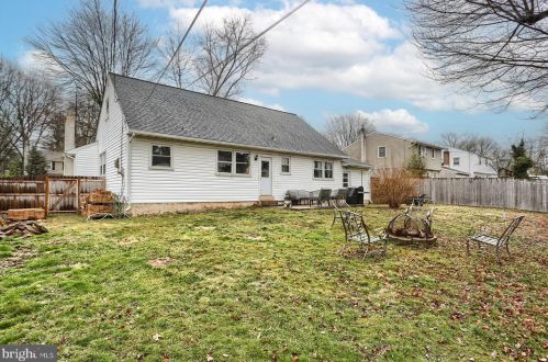 814 Sycamore Dr, Lansdale PA  19446-3128 exterior