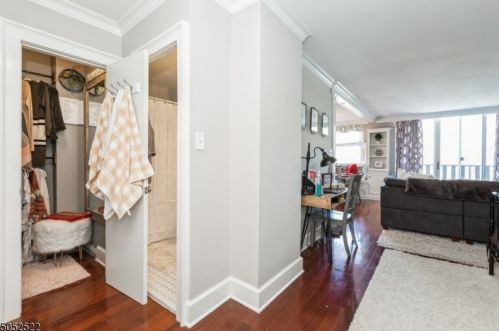 530 Valley Rd, Montclair NJ  07043-2728 exterior
