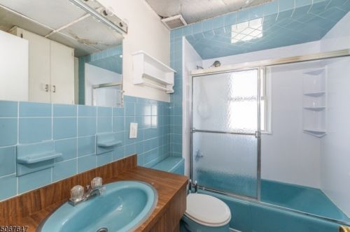 16 Irving Ter, Bloomfield NJ  07003-3811 exterior