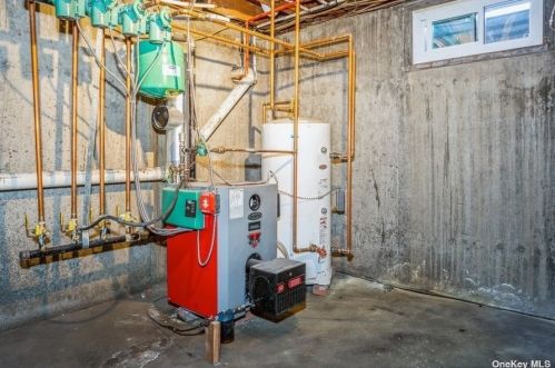 288 Greenbelt Pkwy, Holtsville NY  11742-2231 exterior