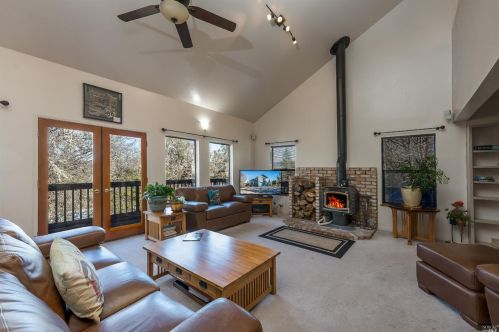 359 Laurel St, Willits CA  95490-3703 exterior