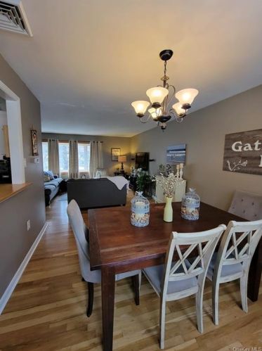 10 Lincoln Dr, Washingtonville NY  10992-1229 exterior