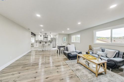 2421 Paloma St, Pinole CA 94564-1421 exterior