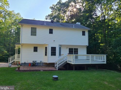 8819 Clinton Dr, Nokesville VA  20181-3205 exterior