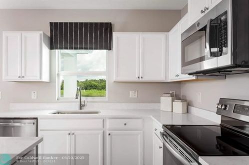 3668 Sapphire Hollow Way, Fort Pierce FL  34981 exterior