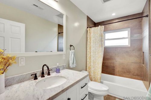 2643 Grandview St, San Diego CA 92110-1031 exterior