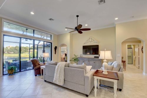 7956 Via Grande, Boynton Beach FL  33437-7520 exterior