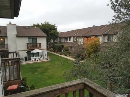 241 Aspen Ct, North Wantagh, NY 11793-2771