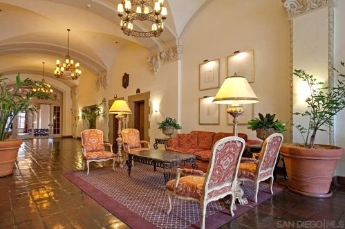 702 Ash St, San Diego CA 92101-3228 exterior