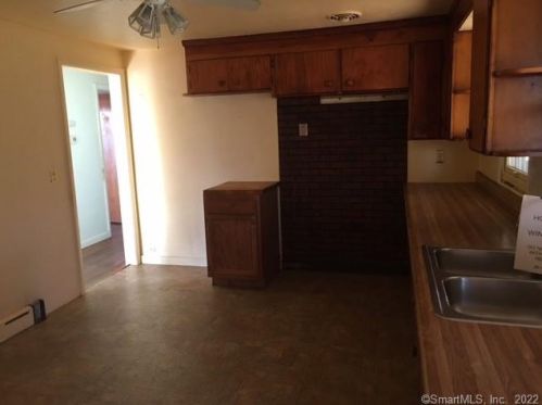 126 Clinton Hill Rd, Waterbury, CT 06716-1013