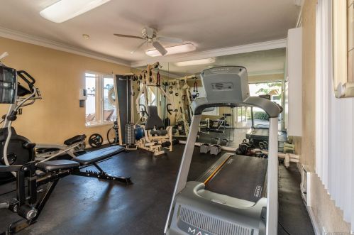 3030 Suncrest Dr, San Diego CA  92116-1500 exterior