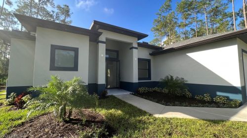 4668 4th Ave, Naples, FL 34120-9038
