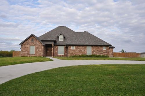 1918 Morningside Dr, Alice, TX 78332-4260