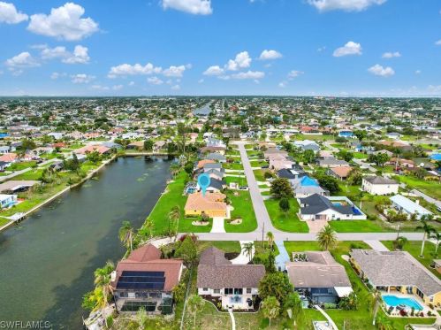 601 21st St, Cape Coral, FL 33990-2530