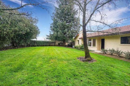 70 Fountain Grove Cir, Fairfield CA  94558-2485 exterior