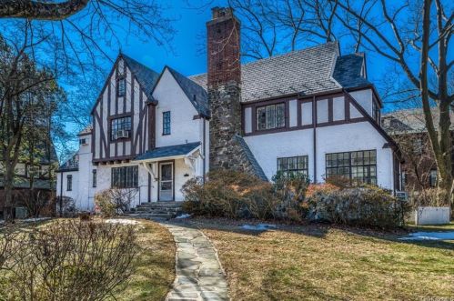 2 Byworth Rd, New Rochelle, NY 10804-3305