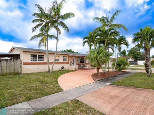 934 72nd St, Hialeah FL  33014-5226 exterior