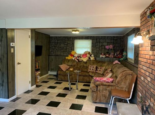 6 Scott Dr, Middletown NY  10941-1112 exterior