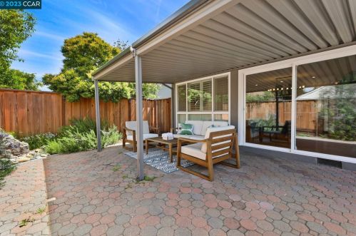 6747 Tory Way, Pleasanton CA  94568-2144 exterior