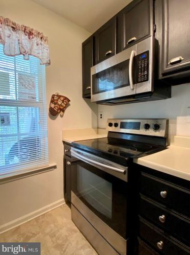 224 Stone Hurst Ct, New Castle DE  19720-3947 exterior