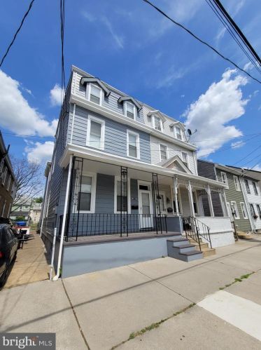305 Mercer St, Gloucester, NJ 08030-1432