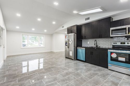 676 Mason St, Westbury NY  11590-4463 exterior