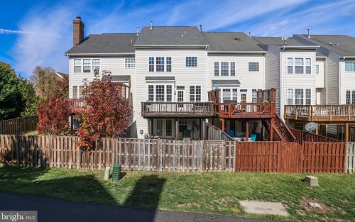 623 Springhouse Sq, Leesburg, VA 20175-5645