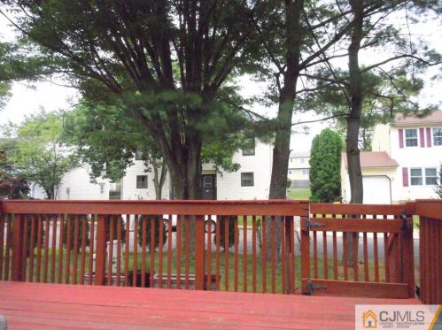 105 Buttonwood Dr, East Brunswick NJ  08816-4404 exterior