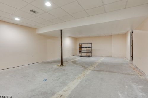 65 Kensington Cir, Belvidere NJ  07823-1700 exterior