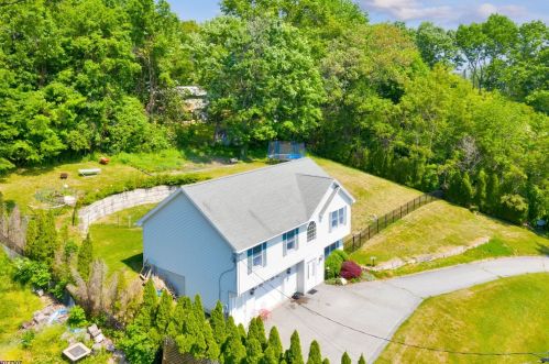 32 Arrowhead Dr, Wantage NJ  07461-1211 exterior