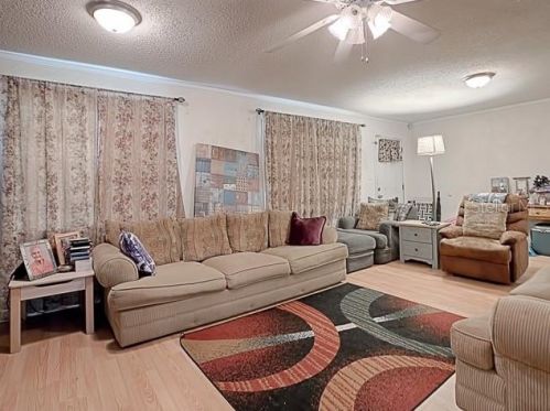 705 Maple Ave, Fruitland Park FL  34731-2102 exterior