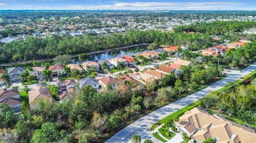 5690 Lago Villaggio Way, Naples FL  34104-5739 exterior