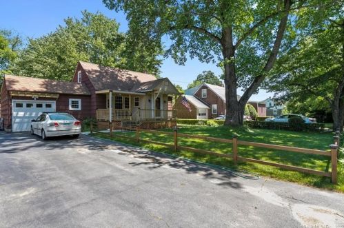 378 Chestnut Hill Ave, Waterbury CT  06704-1616 exterior