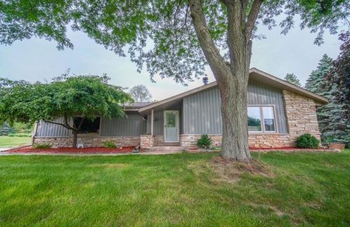 625 Ridge Dr, Colgate, WI 53017-9527