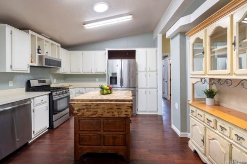27546 Jasper Way, Santa Clarita CA  91384-3162 exterior