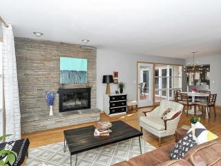 2232 Rosewood Ln, Saint Paul, MN 55113-5323