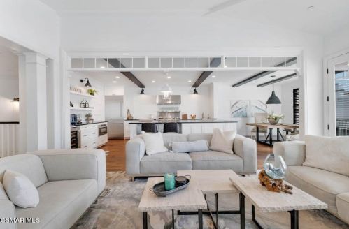 820 Mandalay Bch Rd, Oxnard CA 93035-1078 exterior