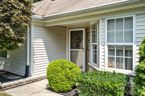 28 Winding River Rd, Lakewood NJ  08701-5733 exterior