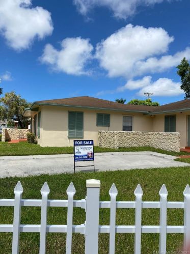 18805 100th Ave, Miami, FL 33157-6907