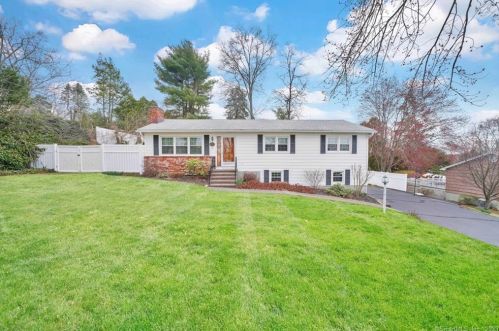 40 Pine St, Bridgeport, CT 06605-1839