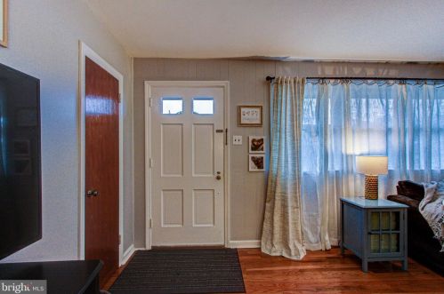 8 Lawnton Rd, Norristown, PA 19401-1847